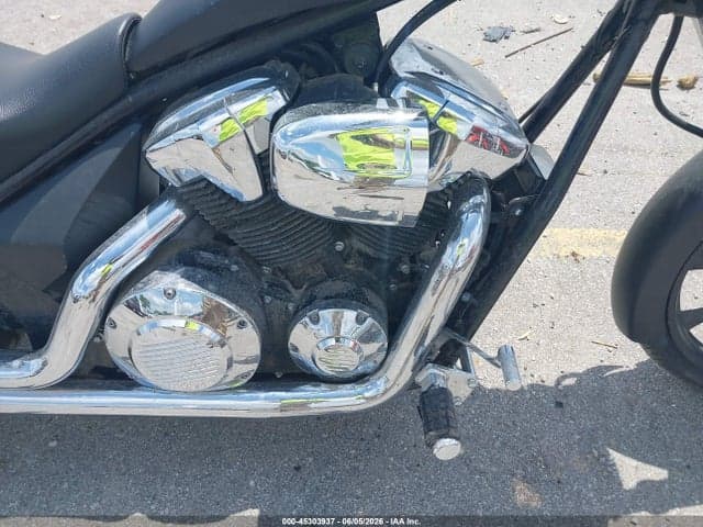 2017 HONDA VT1300 CX 8