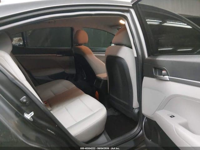 2017 HYUNDAI ELANTRA SE 8