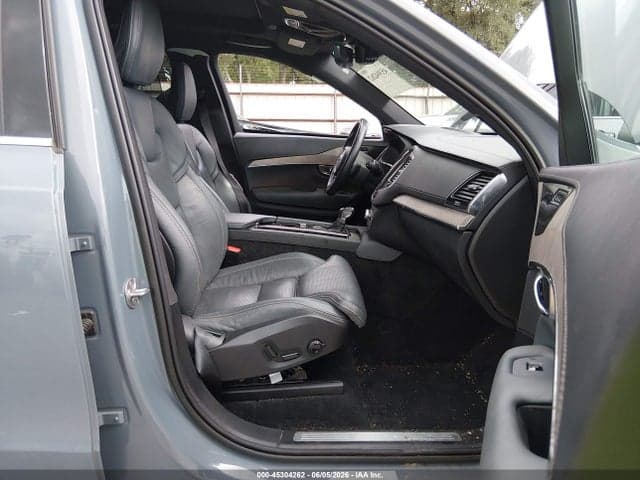 2022 VOLVO XC90 T6 5