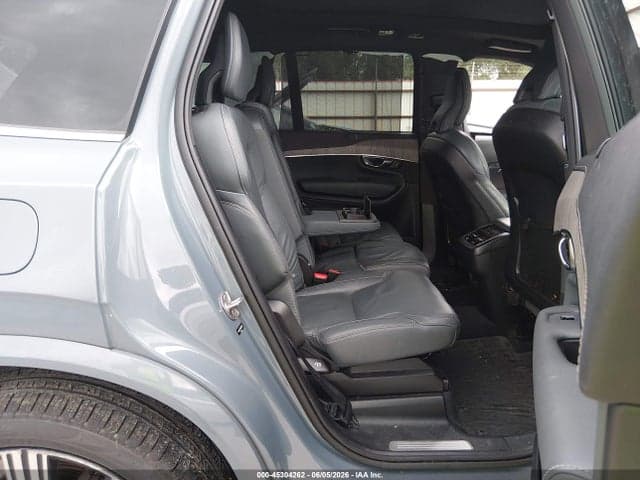 2022 VOLVO XC90 T6 8