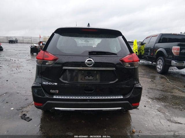 2017 NISSAN ROGUE S 16