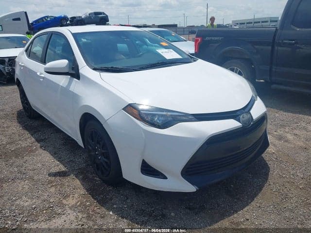 2017 TOYOTA COROLLA LE 1
