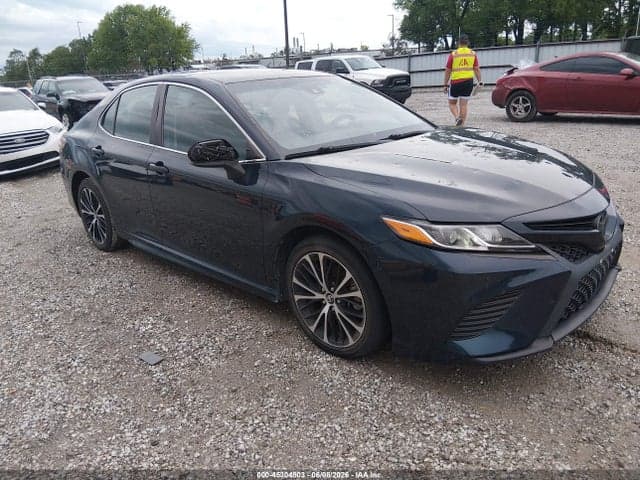 2019 TOYOTA CAMRY SE - 1