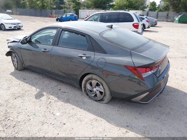2024 HYUNDAI ELANTRA SE 3