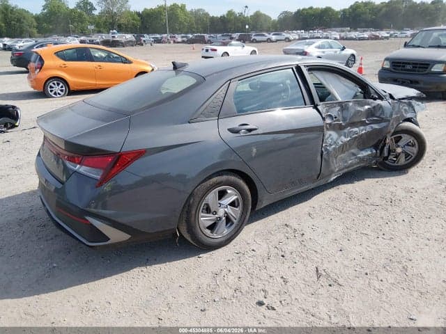 2024 HYUNDAI ELANTRA SE 4