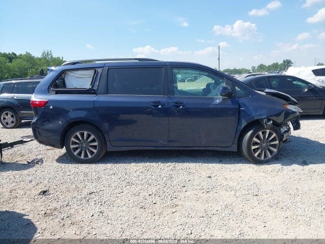 2020 TOYOTA SIENNA LE 14