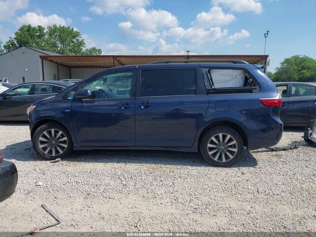2020 TOYOTA SIENNA LE 15