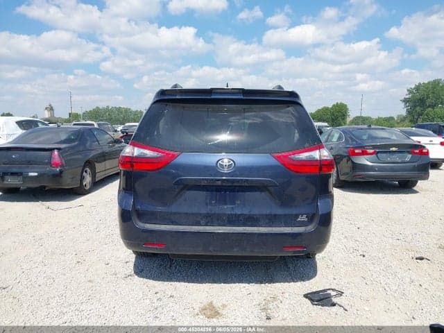 2020 TOYOTA SIENNA LE 17