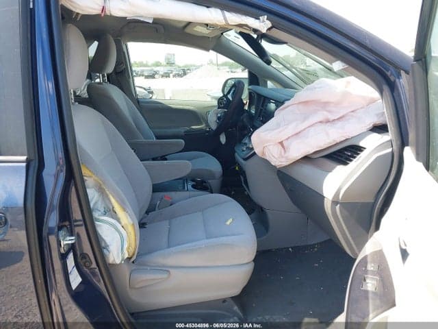 2020 TOYOTA SIENNA LE 5