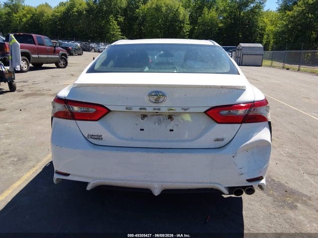 2018 TOYOTA CAMRY SE 16