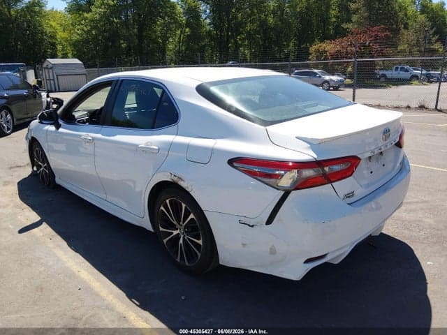 2018 TOYOTA CAMRY SE 3
