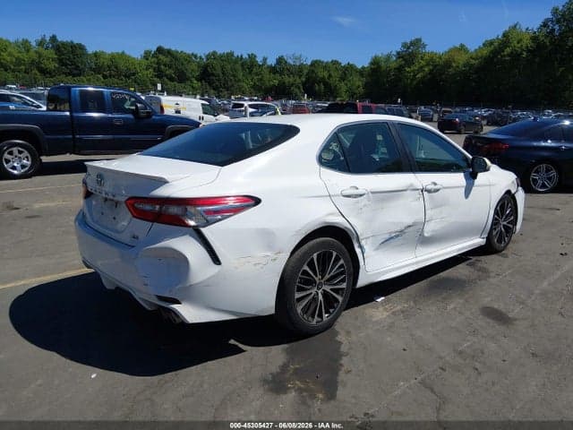 2018 TOYOTA CAMRY SE 4