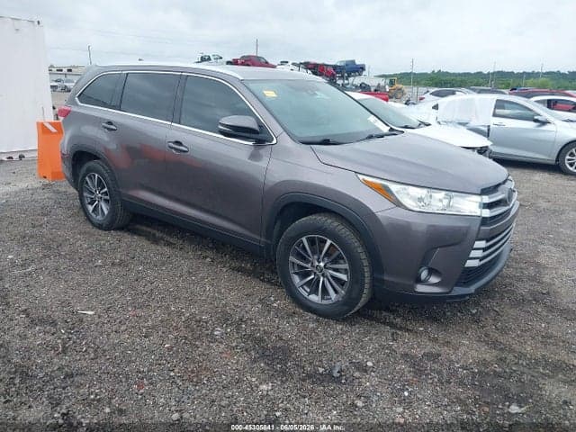 2019 TOYOTA HIGHLANDER XLE 1