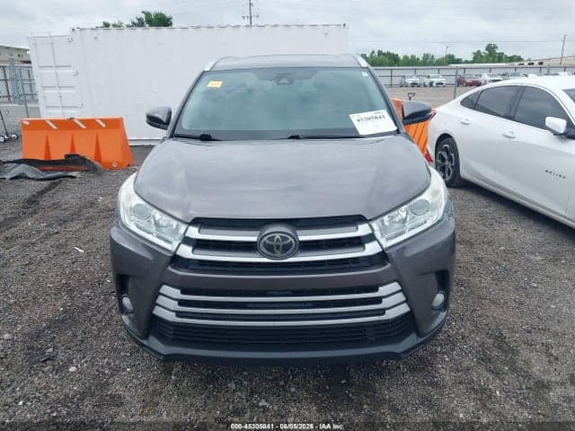 2019 TOYOTA HIGHLANDER XLE 12