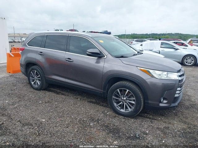 2019 TOYOTA HIGHLANDER XLE 13