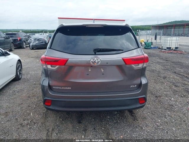 2019 TOYOTA HIGHLANDER XLE 16