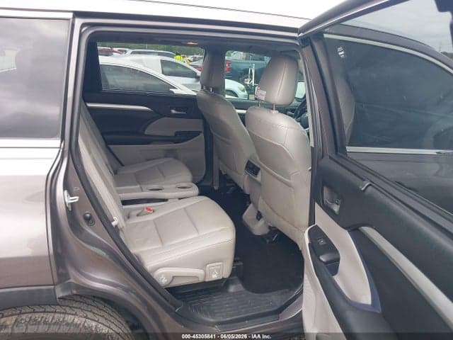 2019 TOYOTA HIGHLANDER XLE 8