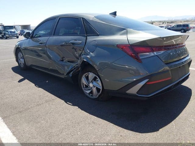 2025 HYUNDAI ELANTRA SE 3