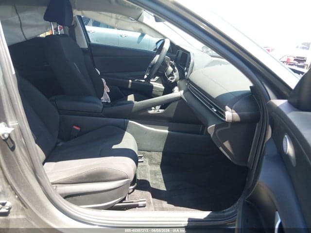 2025 HYUNDAI ELANTRA SE 5