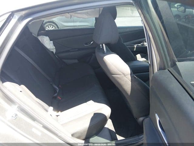2025 HYUNDAI ELANTRA SE 8