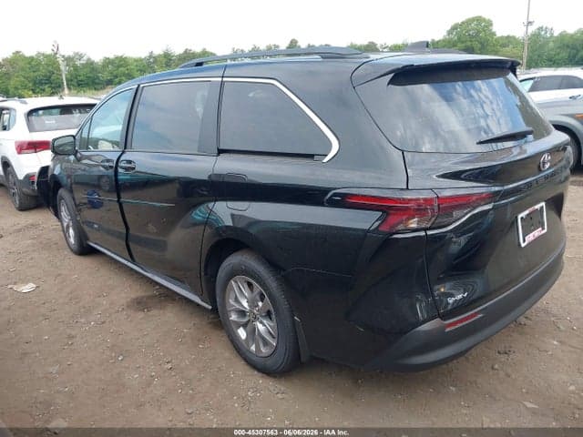 2026 TOYOTA SIENNA LE 3