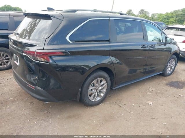 2026 TOYOTA SIENNA LE 4