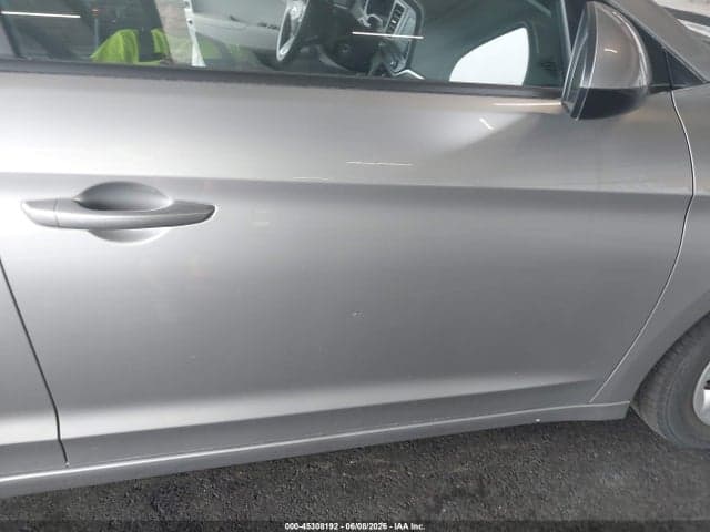 2020 HYUNDAI ELANTRA SE 12