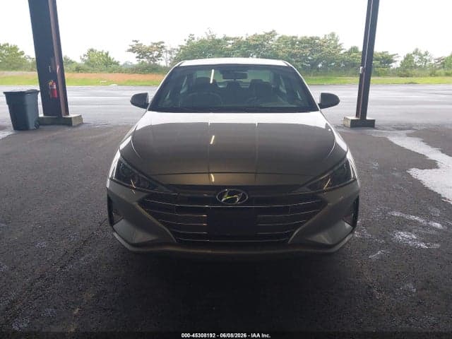2020 HYUNDAI ELANTRA SE 16