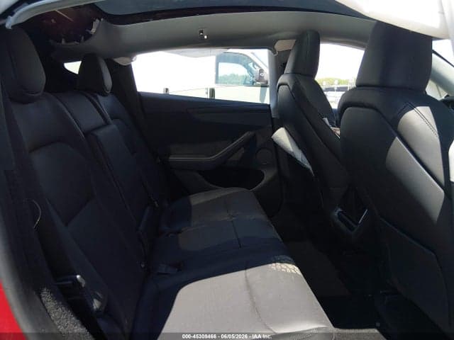 2026 TESLA MODEL Y 8