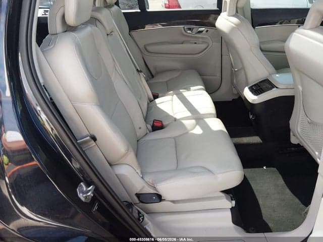 2017 VOLVO XC90 T6 8