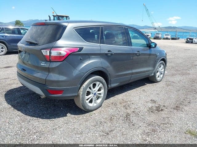 2017 FORD ESCAPE SE 4