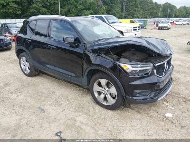 2021 VOLVO XC40 T5