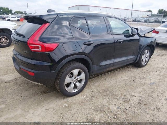 2021 VOLVO XC40 T5 4