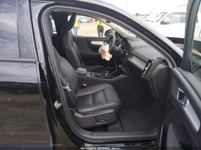 2021 VOLVO XC40 T5 5