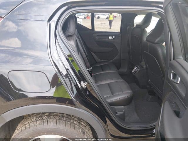 2021 VOLVO XC40 T5 8