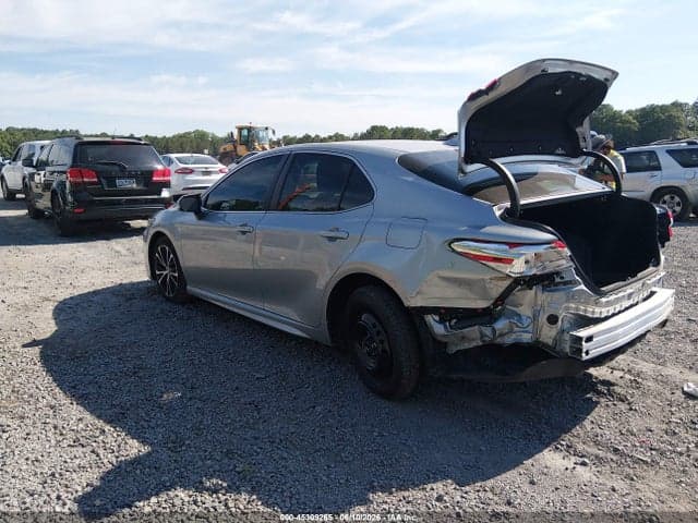 2020 TOYOTA CAMRY SE 3