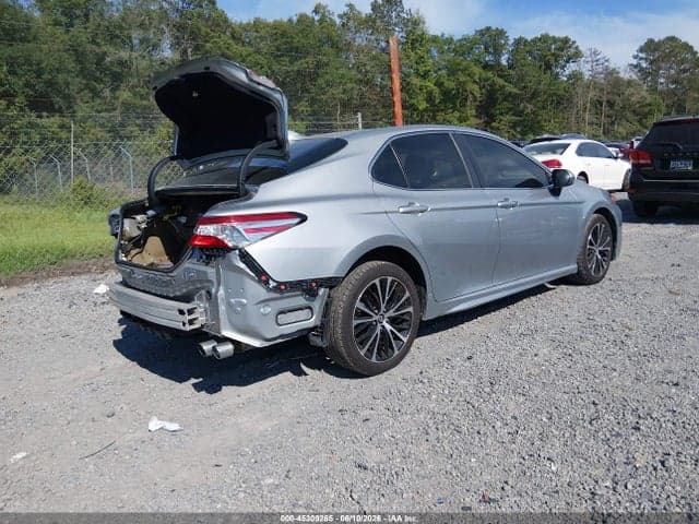 2020 TOYOTA CAMRY SE 4