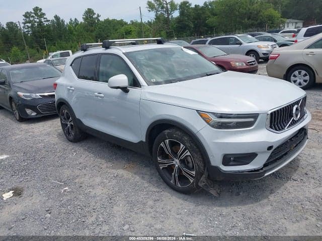 2022 VOLVO XC40 T5