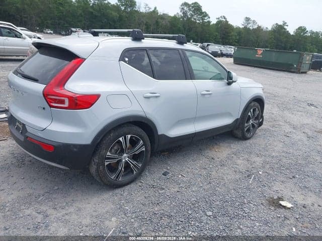 2022 VOLVO XC40 T5 4
