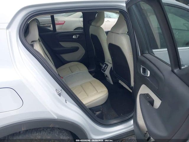 2022 VOLVO XC40 T5 8