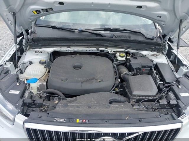 2022 VOLVO XC40 T5 10