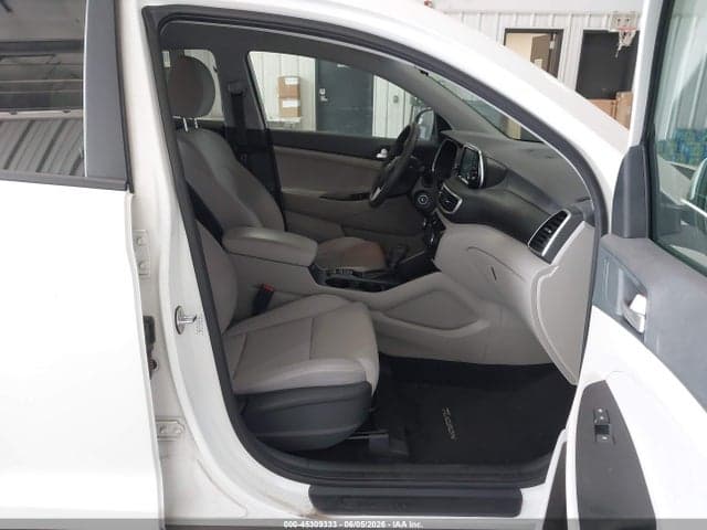 2020 HYUNDAI TUCSON SE 5
