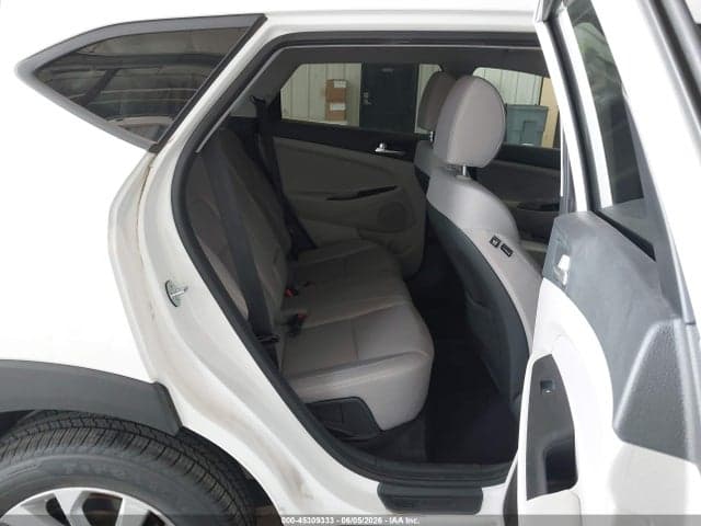 2020 HYUNDAI TUCSON SE 8