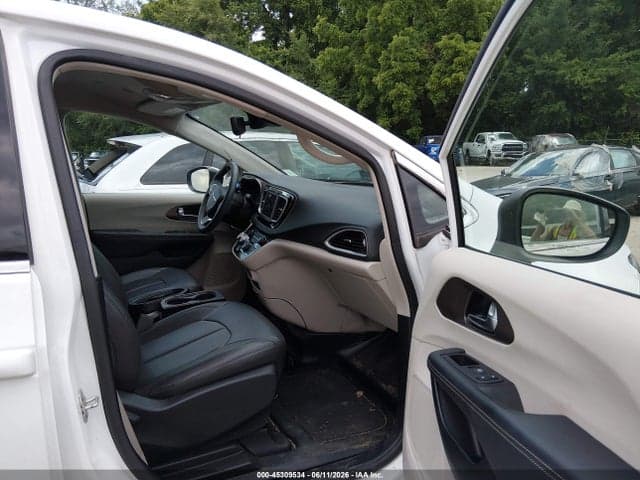 2023 CHRYSLER VOYAGER LX 5