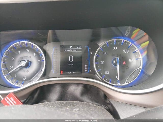 2023 CHRYSLER VOYAGER LX 7