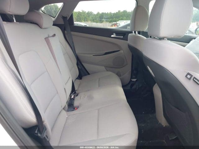 2020 HYUNDAI TUCSON SE 8