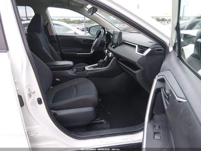 2020 TOYOTA RAV4 LE 5