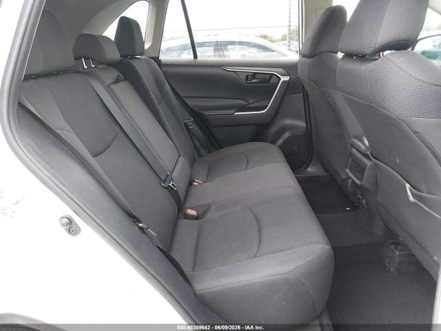 2020 TOYOTA RAV4 LE 8