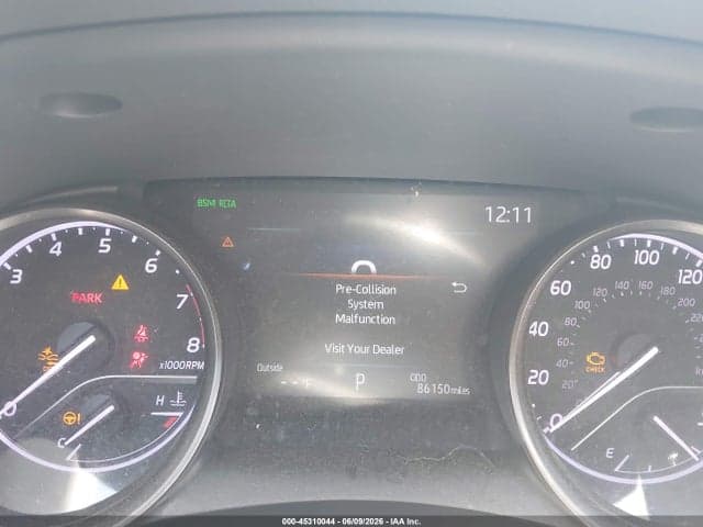 2021 TOYOTA CAMRY SE AWD 7
