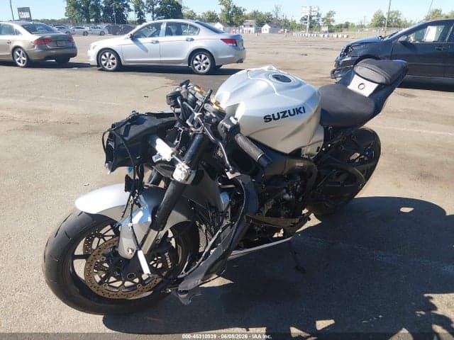 2025 SUZUKI GSX-R1000 2